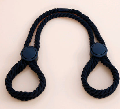 Adjustable hand cuffs