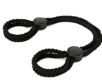 Adjustable hand cuffs